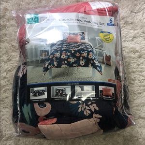 ONLY USED ONCE! size T/TXL 6 piece comforter set!